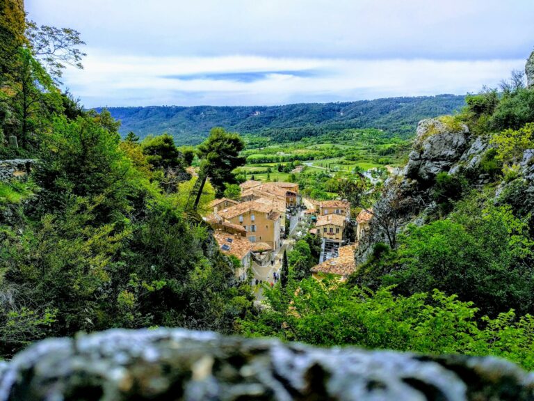 Fotografía de Moustiers-Sainte-Marie - Guía de viaje 2026
